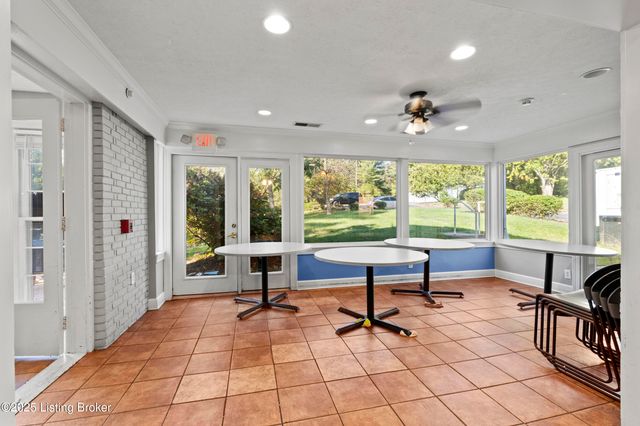 2210 Tucker Station Rd, Jeffersontown, KY 40299
