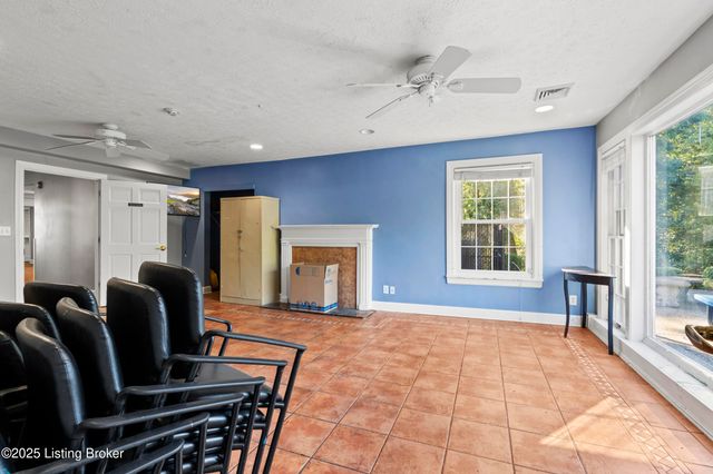 2210 Tucker Station Rd, Jeffersontown, KY 40299