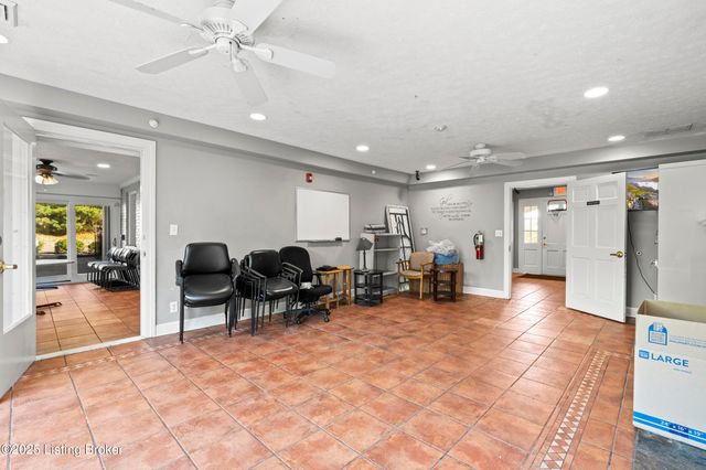 2210 Tucker Station Rd, Jeffersontown, KY 40299