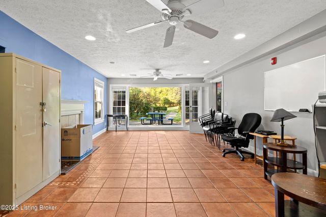 2210 Tucker Station Rd, Jeffersontown, KY 40299