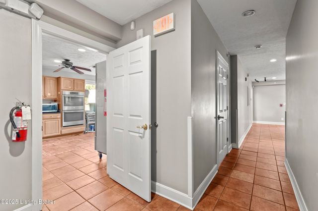 2210 Tucker Station Rd, Jeffersontown, KY 40299