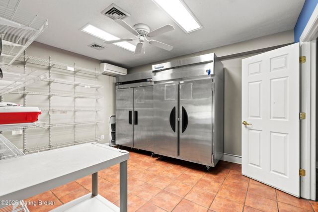 2210 Tucker Station Rd, Jeffersontown, KY 40299