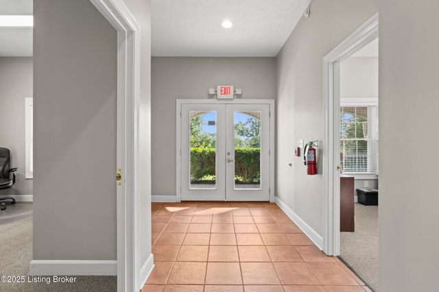 2210 Tucker Station Rd, Jeffersontown, KY 40299
