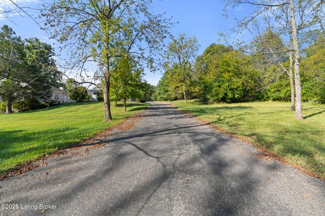 2210 Tucker Station Rd, Jeffersontown, KY 40299