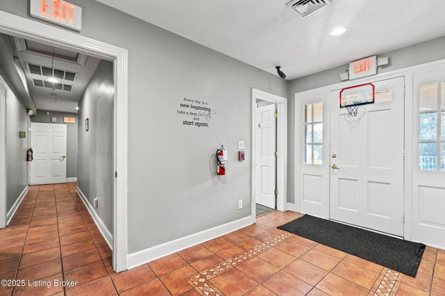 2210 Tucker Station Rd, Jeffersontown, KY 40299