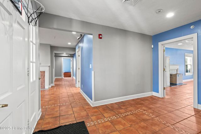 2210 Tucker Station Rd, Jeffersontown, KY 40299