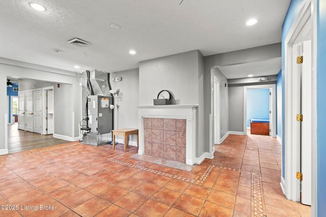 2210 Tucker Station Rd, Jeffersontown, KY 40299