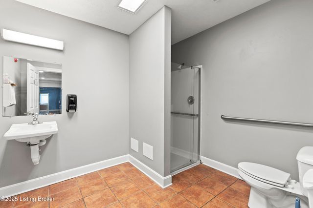 2210 Tucker Station Rd, Jeffersontown, KY 40299