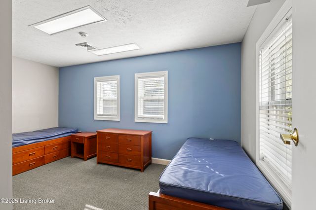 2210 Tucker Station Rd, Jeffersontown, KY 40299
