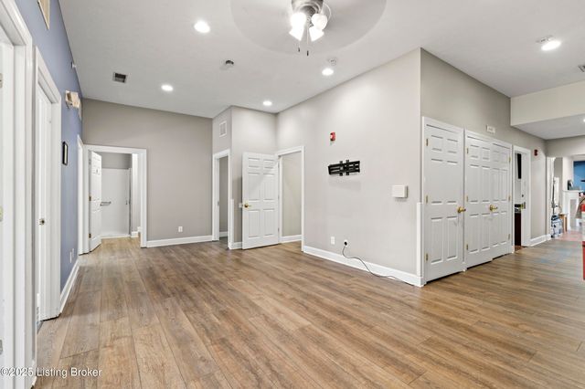 2210 Tucker Station Rd, Jeffersontown, KY 40299