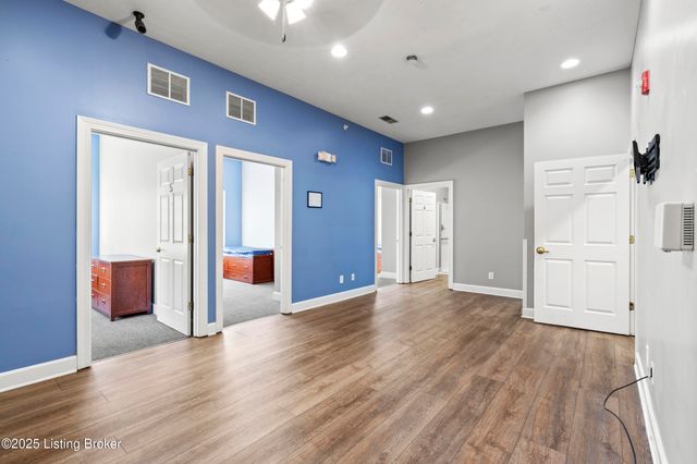 2210 Tucker Station Rd, Jeffersontown, KY 40299