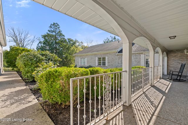 2210 Tucker Station Rd, Jeffersontown, KY 40299