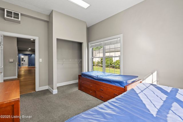 2210 Tucker Station Rd, Jeffersontown, KY 40299