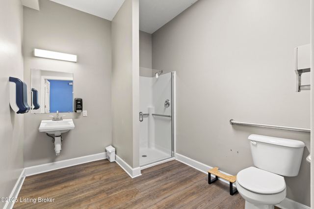 2210 Tucker Station Rd, Jeffersontown, KY 40299