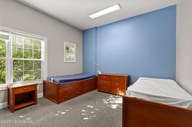 2210 Tucker Station Rd, Jeffersontown, KY 40299