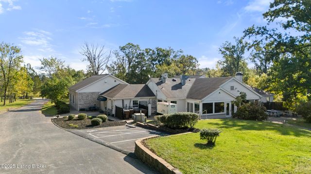 2210 Tucker Station Rd, Jeffersontown, KY 40299