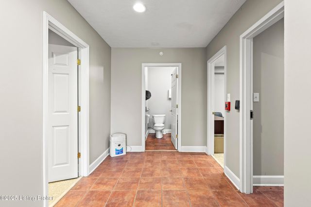 2210 Tucker Station Rd, Jeffersontown, KY 40299