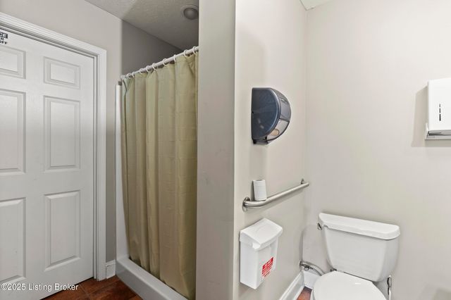 2210 Tucker Station Rd, Jeffersontown, KY 40299
