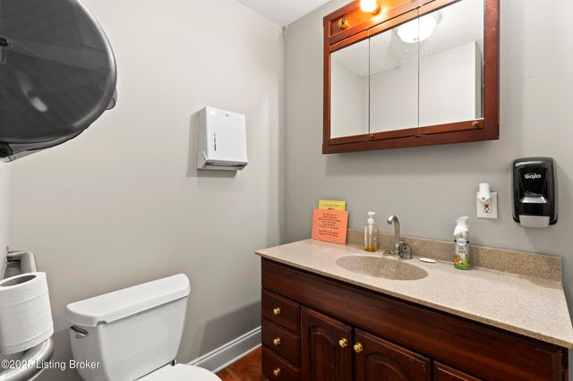 2210 Tucker Station Rd, Jeffersontown, KY 40299