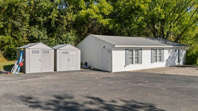 2210 Tucker Station Rd, Jeffersontown, KY 40299