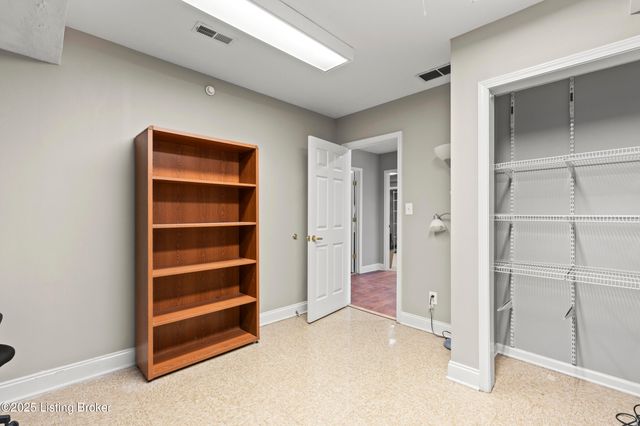 2210 Tucker Station Rd, Jeffersontown, KY 40299