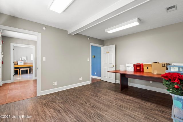 2210 Tucker Station Rd, Jeffersontown, KY 40299