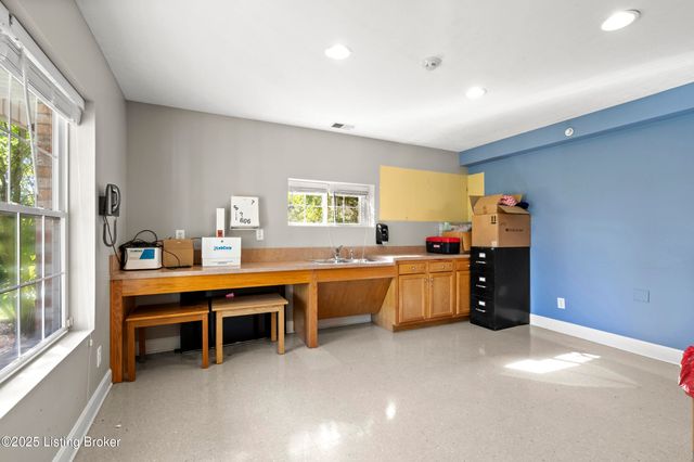 2210 Tucker Station Rd, Jeffersontown, KY 40299