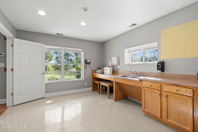 2210 Tucker Station Rd, Jeffersontown, KY 40299