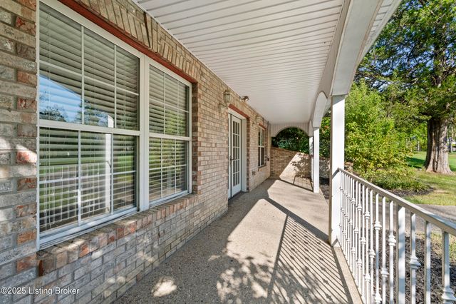 2210 Tucker Station Rd, Jeffersontown, KY 40299