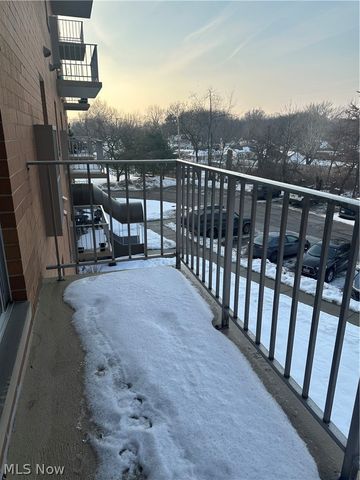 3675 Clague Road 312, North Olmsted, OH 44070