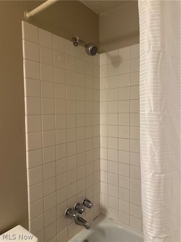 3675 Clague Road 312, North Olmsted, OH 44070