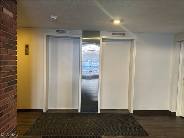 3675 Clague Road 312, North Olmsted, OH 44070