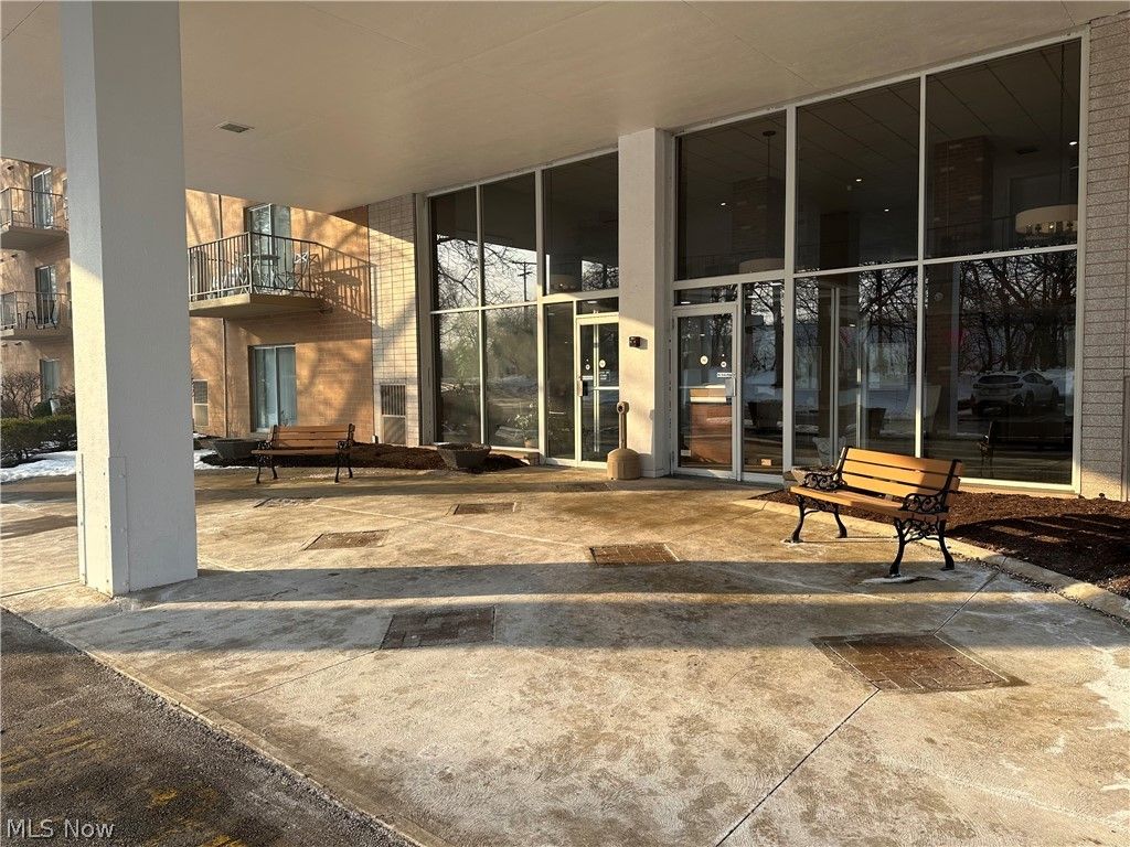 3675 Clague Road 312, North Olmsted, OH 44070