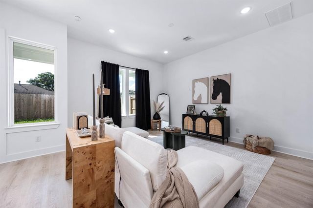 5801 Hardy Street, Houston, TX 77009