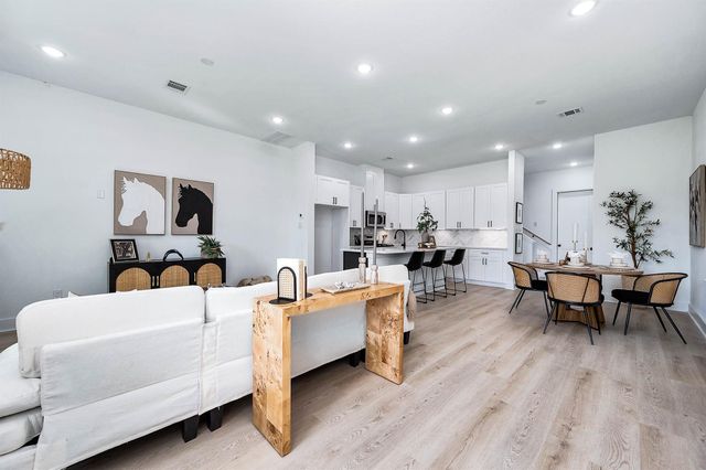 5801 Hardy Street, Houston, TX 77009