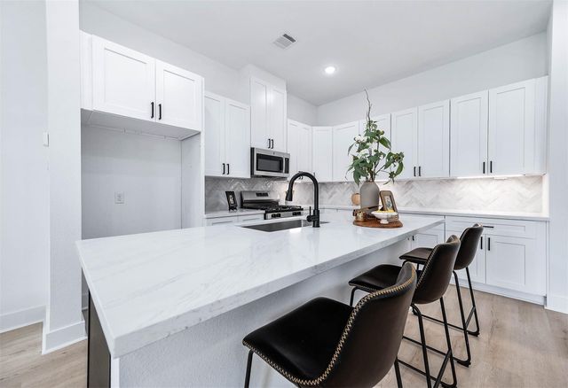 5801 Hardy Street, Houston, TX 77009