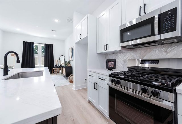 5801 Hardy Street, Houston, TX 77009