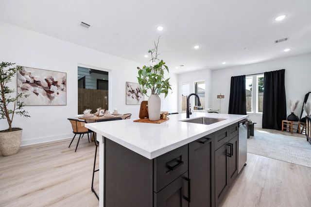 5801 Hardy Street, Houston, TX 77009