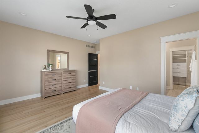 5780 Sunburst Drive, Pleasant Hill, IA 50327