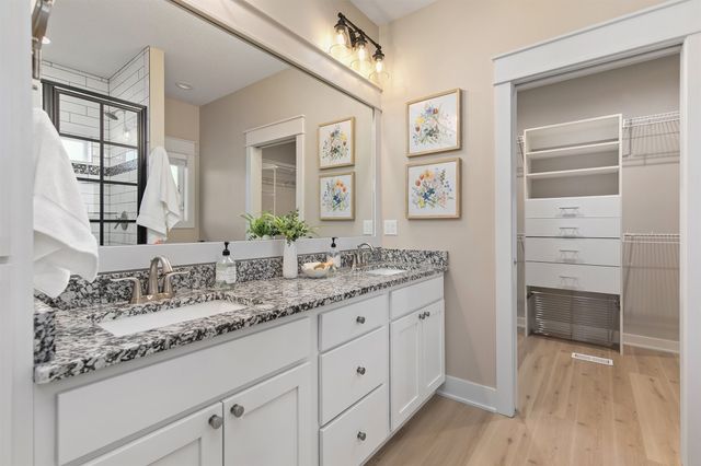 5780 Sunburst Drive, Pleasant Hill, IA 50327