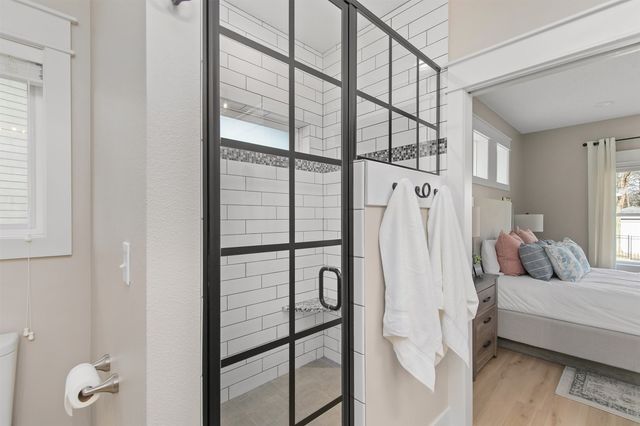 5780 Sunburst Drive, Pleasant Hill, IA 50327