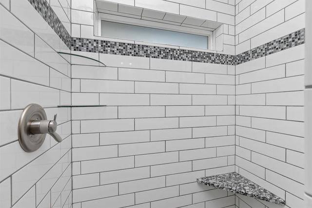 5780 Sunburst Drive, Pleasant Hill, IA 50327