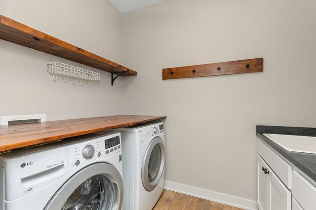 5780 Sunburst Drive, Pleasant Hill, IA 50327