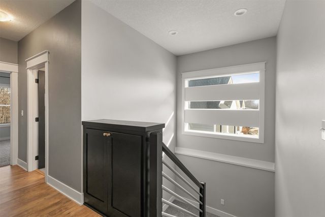 5780 Sunburst Drive, Pleasant Hill, IA 50327