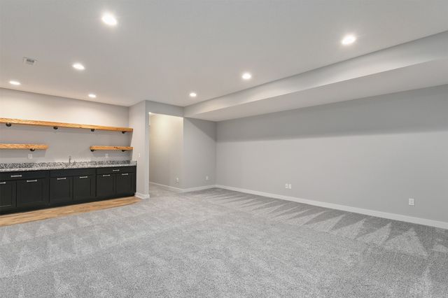 5780 Sunburst Drive, Pleasant Hill, IA 50327