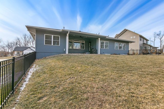 5780 Sunburst Drive, Pleasant Hill, IA 50327