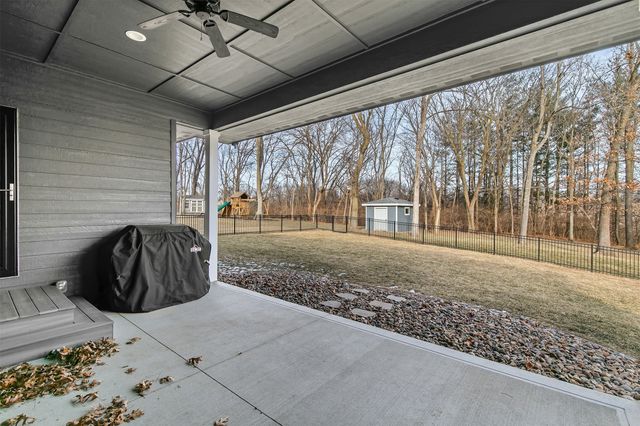 5780 Sunburst Drive, Pleasant Hill, IA 50327