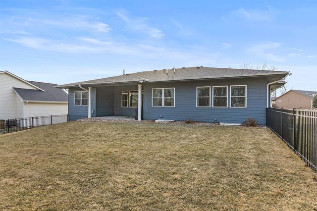 5780 Sunburst Drive, Pleasant Hill, IA 50327
