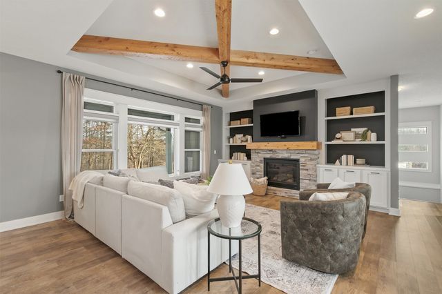 5780 Sunburst Drive, Pleasant Hill, IA 50327