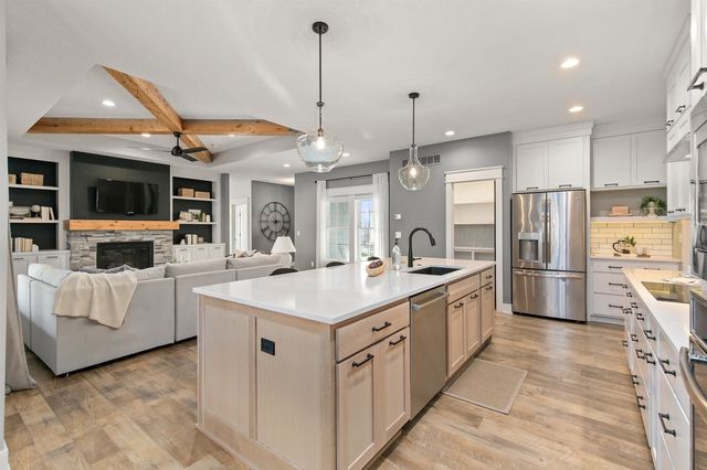 5780 Sunburst Drive, Pleasant Hill, IA 50327